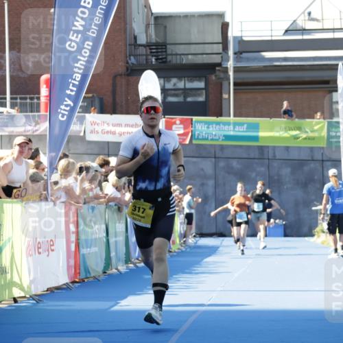 09.08.2026 - GEWOBA Citytriathlon Bremen Yannick Fuchs http://msf.ph/oto/9933725 09.08.2026 11:29:23 Ziel 317, 400 meine-sportfotos.de