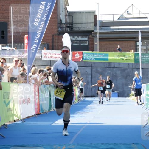 09.08.2026 - GEWOBA Citytriathlon Bremen Yannick Fuchs http://msf.ph/oto/9933726 09.08.2026 11:29:23 Ziel 317, 400 meine-sportfotos.de