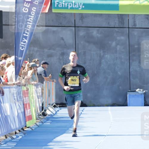 09.08.2026 - GEWOBA Citytriathlon Bremen Yannick Fuchs http://msf.ph/oto/9933844 09.08.2026 11:30:14 Ziel 486 meine-sportfotos.de