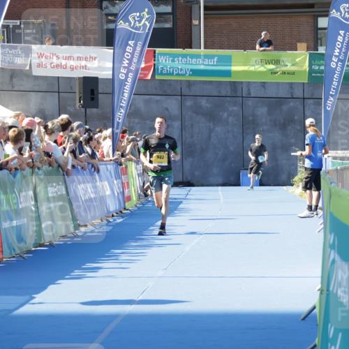 09.08.2026 - GEWOBA Citytriathlon Bremen Yannick Fuchs http://msf.ph/oto/9933846 09.08.2026 11:30:16 Ziel 522 meine-sportfotos.de