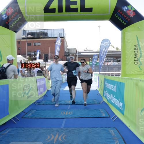 09.08.2026 - GEWOBA Citytriathlon Bremen Yannick Fuchs http://msf.ph/oto/9933859 09.08.2026 11:30:27 Ziel 151 meine-sportfotos.de