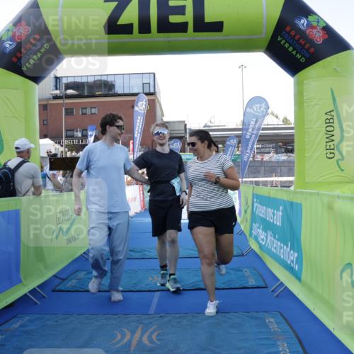 09.08.2026 - GEWOBA Citytriathlon Bremen Yannick Fuchs http://msf.ph/oto/9933864 09.08.2026 11:30:28 Ziel 151 meine-sportfotos.de