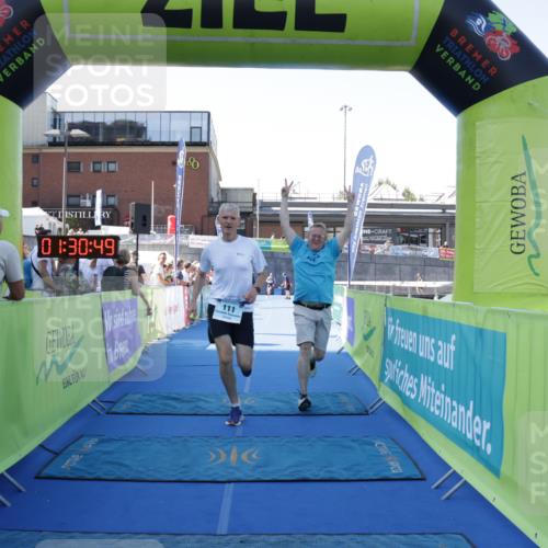 09.08.2026 - GEWOBA Citytriathlon Bremen Yannick Fuchs http://msf.ph/oto/9933885 09.08.2026 11:30:53 Ziel 111 meine-sportfotos.de