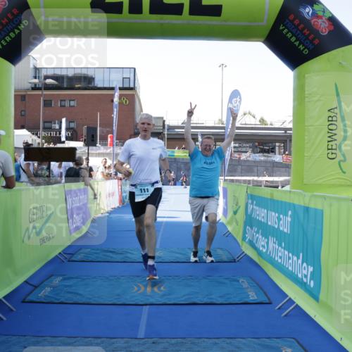 09.08.2026 - GEWOBA Citytriathlon Bremen Yannick Fuchs http://msf.ph/oto/9933886 09.08.2026 11:30:53 Ziel 111 meine-sportfotos.de