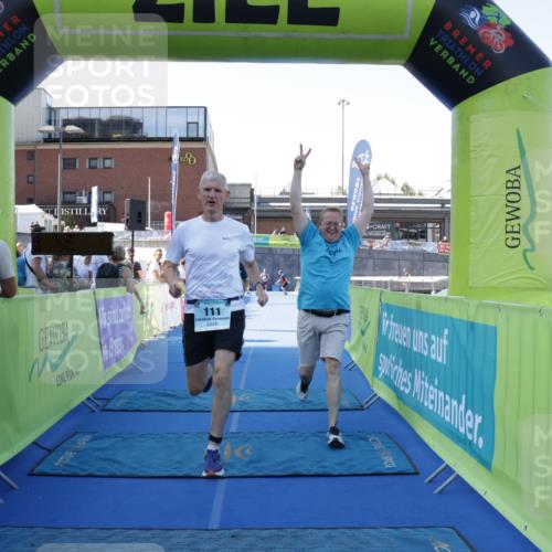 09.08.2026 - GEWOBA Citytriathlon Bremen Yannick Fuchs http://msf.ph/oto/9933887 09.08.2026 11:30:53 Ziel 111 meine-sportfotos.de