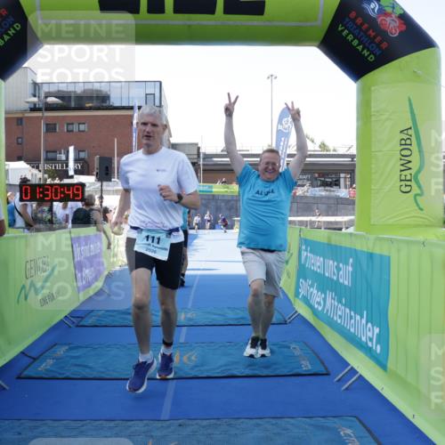 09.08.2026 - GEWOBA Citytriathlon Bremen Yannick Fuchs http://msf.ph/oto/9933888 09.08.2026 11:30:54 Ziel 111 meine-sportfotos.de