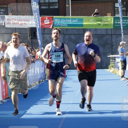 09.08.2026 - GEWOBA Citytriathlon Bremen Yannick Fuchs http://msf.ph/oto/9933894 09.08.2026 11:31:00 Ziel 109 meine-sportfotos.de