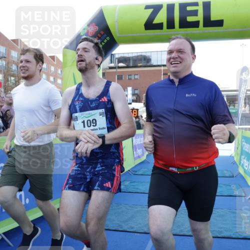 09.08.2026 - GEWOBA Citytriathlon Bremen Yannick Fuchs http://msf.ph/oto/9933905 09.08.2026 11:31:02 Ziel 109 meine-sportfotos.de