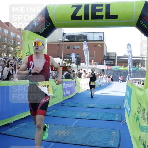 09.08.2026 - GEWOBA Citytriathlon Bremen Yannick Fuchs http://msf.ph/oto/9933933 09.08.2026 11:31:15 Ziel 334, 370, 457, 497 meine-sportfotos.de