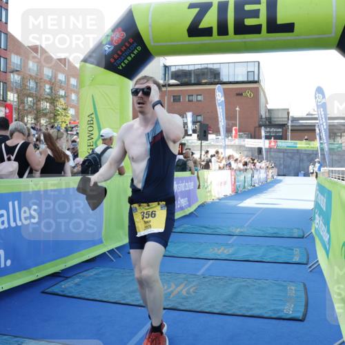 09.08.2026 - GEWOBA Citytriathlon Bremen Yannick Fuchs http://msf.ph/oto/9933968 09.08.2026 11:31:28 Ziel 356 meine-sportfotos.de