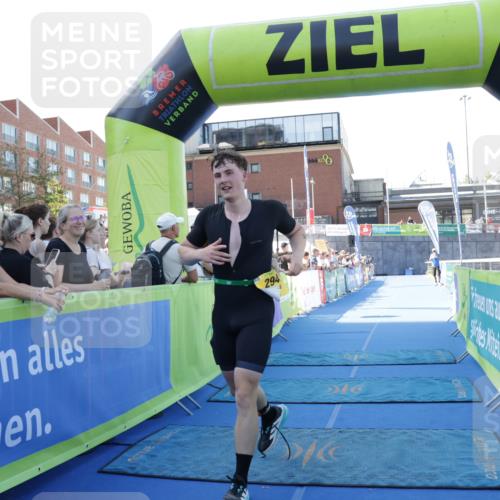 09.08.2026 - GEWOBA Citytriathlon Bremen Yannick Fuchs http://msf.ph/oto/9934009 09.08.2026 11:31:58 Ziel 294 meine-sportfotos.de