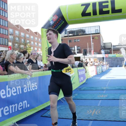 09.08.2026 - GEWOBA Citytriathlon Bremen Yannick Fuchs http://msf.ph/oto/9934011 09.08.2026 11:31:58 Ziel 294 meine-sportfotos.de