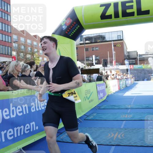 09.08.2026 - GEWOBA Citytriathlon Bremen Yannick Fuchs http://msf.ph/oto/9934012 09.08.2026 11:31:58 Ziel 294 meine-sportfotos.de