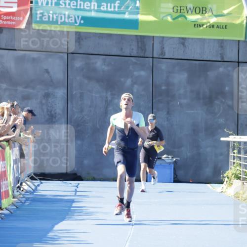 09.08.2026 - GEWOBA Citytriathlon Bremen Yannick Fuchs http://msf.ph/oto/9934013 09.08.2026 11:32:13 Ziel 350 meine-sportfotos.de