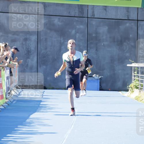 09.08.2026 - GEWOBA Citytriathlon Bremen Yannick Fuchs http://msf.ph/oto/9934014 09.08.2026 11:32:13 Ziel 350 meine-sportfotos.de