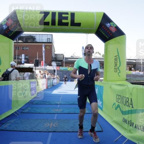 09.08.2026 - GEWOBA Citytriathlon Bremen Yannick Fuchs http://msf.ph/oto/9934022 09.08.2026 11:32:20 Ziel 350, 481 meine-sportfotos.de
