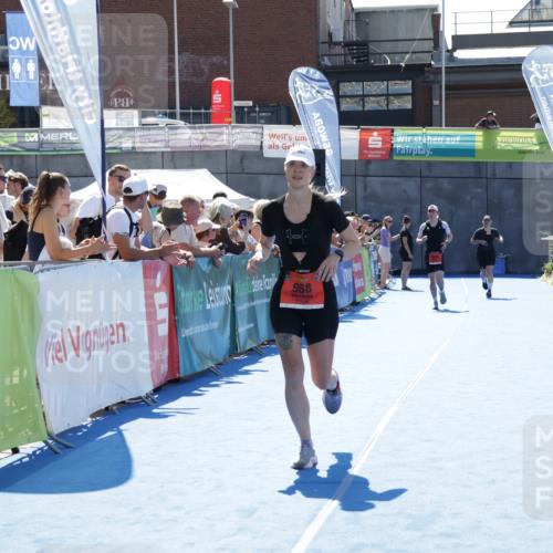 09.08.2026 - GEWOBA Citytriathlon Bremen Yannick Fuchs http://msf.ph/oto/9934045 09.08.2026 14:33:03 Ziel 958 meine-sportfotos.de
