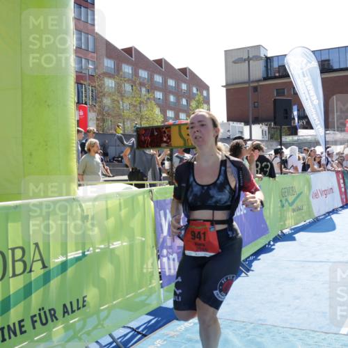 09.08.2026 - GEWOBA Citytriathlon Bremen Yannick Fuchs http://msf.ph/oto/9934150 09.08.2026 14:34:08 Ziel 941 meine-sportfotos.de
