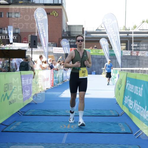 09.08.2026 - GEWOBA Citytriathlon Bremen Yannick Fuchs http://msf.ph/oto/9934218 09.08.2026 11:33:34 Ziel 311, 327 meine-sportfotos.de
