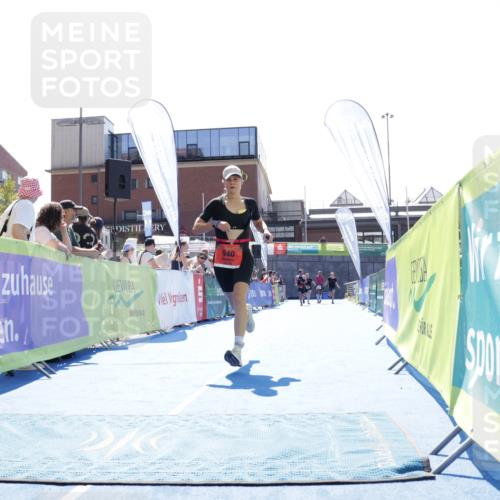 09.08.2026 - GEWOBA Citytriathlon Bremen Yannick Fuchs http://msf.ph/oto/9934273 09.08.2026 14:36:05 Ziel 940 meine-sportfotos.de