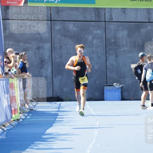 09.08.2026 - GEWOBA Citytriathlon Bremen Yannick Fuchs http://msf.ph/oto/9934349 09.08.2026 11:34:48 Ziel  meine-sportfotos.de