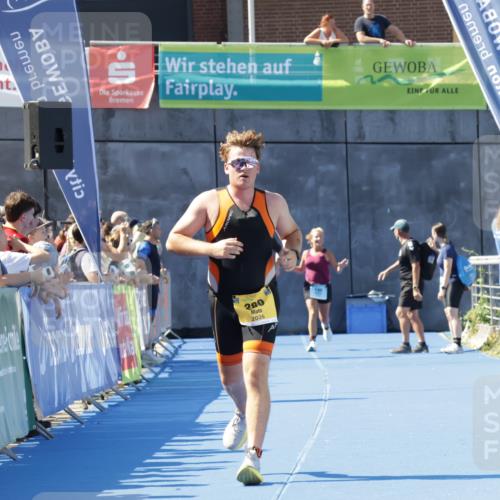 09.08.2026 - GEWOBA Citytriathlon Bremen Yannick Fuchs http://msf.ph/oto/9934356 09.08.2026 11:34:55 Ziel 289 meine-sportfotos.de