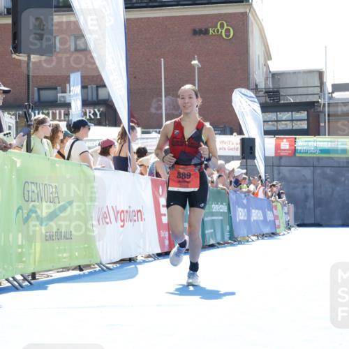 09.08.2026 - GEWOBA Citytriathlon Bremen Yannick Fuchs http://msf.ph/oto/9934444 09.08.2026 14:38:05 Ziel 889 meine-sportfotos.de