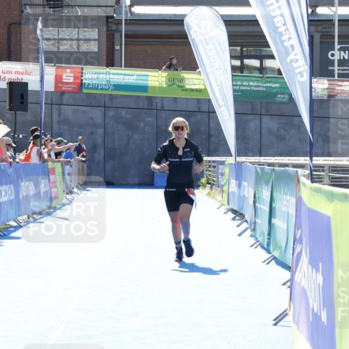 09.08.2026 - GEWOBA Citytriathlon Bremen Yannick Fuchs http://msf.ph/oto/9934642 09.08.2026 14:40:06 Ziel 968 meine-sportfotos.de