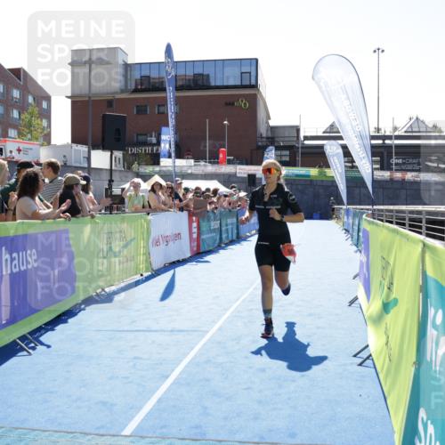 09.08.2026 - GEWOBA Citytriathlon Bremen Yannick Fuchs http://msf.ph/oto/9934649 09.08.2026 14:40:09 Ziel 968 meine-sportfotos.de