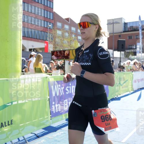 09.08.2026 - GEWOBA Citytriathlon Bremen Yannick Fuchs http://msf.ph/oto/9934666 09.08.2026 14:40:10 Ziel 968 meine-sportfotos.de