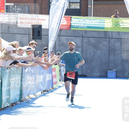 09.08.2026 - GEWOBA Citytriathlon Bremen Yannick Fuchs http://msf.ph/oto/9934668 09.08.2026 14:40:18 Ziel 688 meine-sportfotos.de