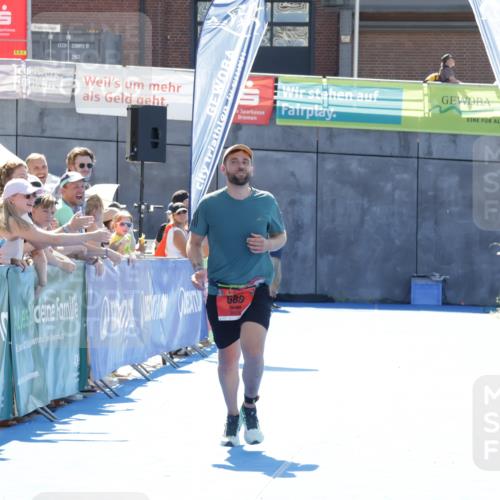 09.08.2026 - GEWOBA Citytriathlon Bremen Yannick Fuchs http://msf.ph/oto/9934671 09.08.2026 14:40:19 Ziel 688 meine-sportfotos.de