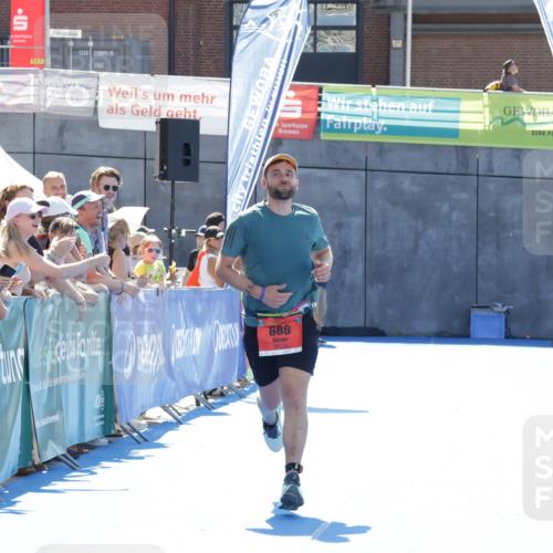 09.08.2026 - GEWOBA Citytriathlon Bremen Yannick Fuchs http://msf.ph/oto/9934673 09.08.2026 14:40:19 Ziel 688 meine-sportfotos.de