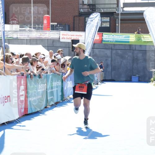 09.08.2026 - GEWOBA Citytriathlon Bremen Yannick Fuchs http://msf.ph/oto/9934676 09.08.2026 14:40:20 Ziel 688 meine-sportfotos.de