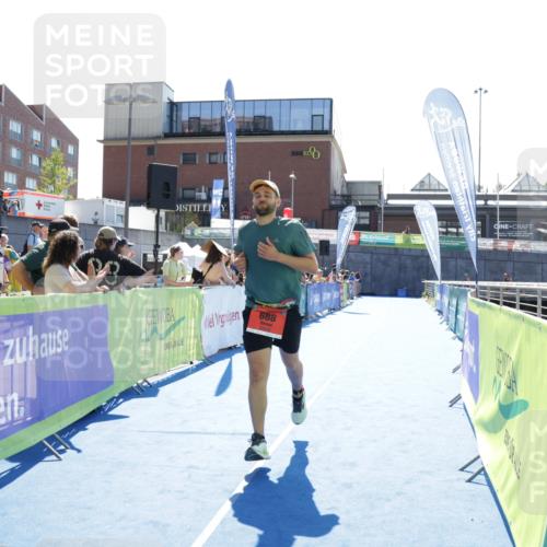 09.08.2026 - GEWOBA Citytriathlon Bremen Yannick Fuchs http://msf.ph/oto/9934682 09.08.2026 14:40:22 Ziel 688 meine-sportfotos.de