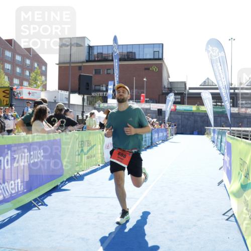 09.08.2026 - GEWOBA Citytriathlon Bremen Yannick Fuchs http://msf.ph/oto/9934684 09.08.2026 14:40:22 Ziel 688 meine-sportfotos.de