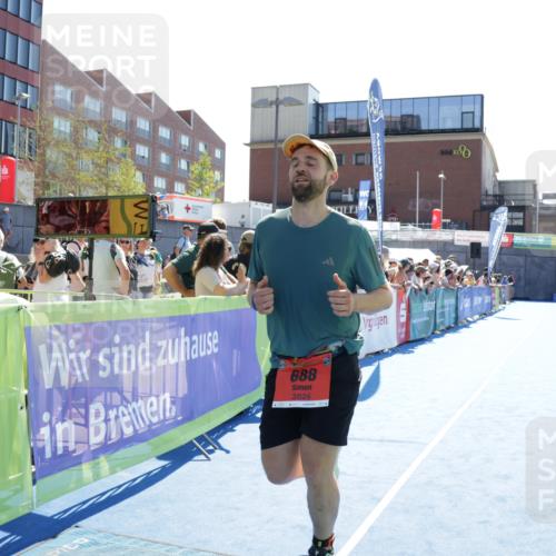 09.08.2026 - GEWOBA Citytriathlon Bremen Yannick Fuchs http://msf.ph/oto/9934690 09.08.2026 14:40:23 Ziel 688 meine-sportfotos.de