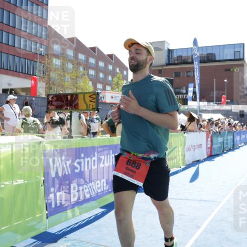 09.08.2026 - GEWOBA Citytriathlon Bremen Yannick Fuchs http://msf.ph/oto/9934691 09.08.2026 14:40:23 Ziel 688 meine-sportfotos.de