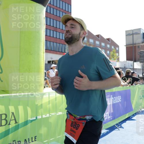 09.08.2026 - GEWOBA Citytriathlon Bremen Yannick Fuchs http://msf.ph/oto/9934695 09.08.2026 14:40:23 Ziel 688 meine-sportfotos.de