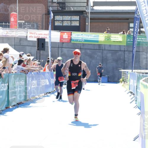 09.08.2026 - GEWOBA Citytriathlon Bremen Yannick Fuchs http://msf.ph/oto/9934703 09.08.2026 14:40:34 Ziel 996 meine-sportfotos.de
