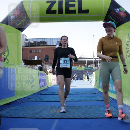 09.08.2026 - GEWOBA Citytriathlon Bremen Yannick Fuchs http://msf.ph/oto/9934707 09.08.2026 11:36:40 Ziel 93 meine-sportfotos.de