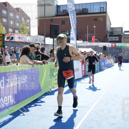 09.08.2026 - GEWOBA Citytriathlon Bremen Yannick Fuchs http://msf.ph/oto/9934725 09.08.2026 14:40:40 Ziel 785, 859, 939, 996 meine-sportfotos.de