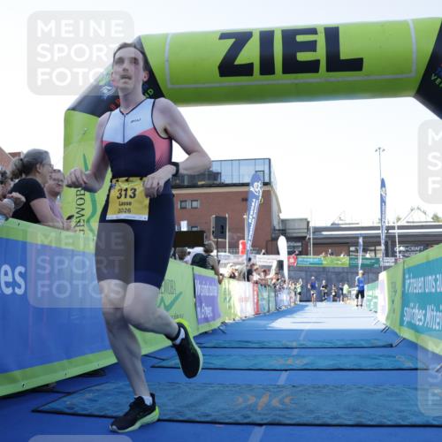 09.08.2026 - GEWOBA Citytriathlon Bremen Yannick Fuchs http://msf.ph/oto/9934758 09.08.2026 11:36:53 Ziel 313 meine-sportfotos.de