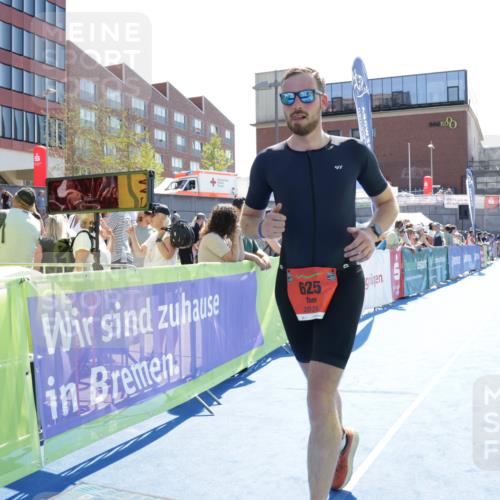 09.08.2026 - GEWOBA Citytriathlon Bremen Yannick Fuchs http://msf.ph/oto/9934929 09.08.2026 14:43:13 Ziel 625 meine-sportfotos.de
