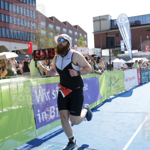 09.08.2026 - GEWOBA Citytriathlon Bremen Yannick Fuchs http://msf.ph/oto/9934953 09.08.2026 14:43:47 Ziel 574 meine-sportfotos.de