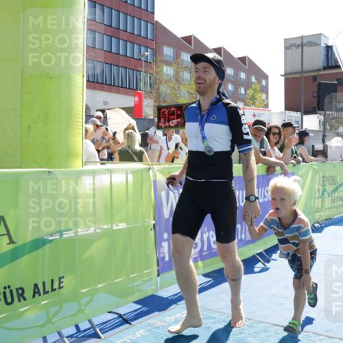 09.08.2026 - GEWOBA Citytriathlon Bremen Yannick Fuchs http://msf.ph/oto/9935013 09.08.2026 14:45:01 Ziel 1149 meine-sportfotos.de