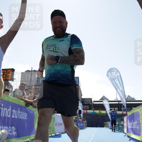 09.08.2026 - GEWOBA Citytriathlon Bremen Yannick Fuchs http://msf.ph/oto/9935049 09.08.2026 14:45:27 Ziel  meine-sportfotos.de