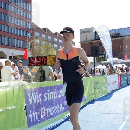 09.08.2026 - GEWOBA Citytriathlon Bremen Yannick Fuchs http://msf.ph/oto/9935113 09.08.2026 14:46:50 Ziel 605 meine-sportfotos.de