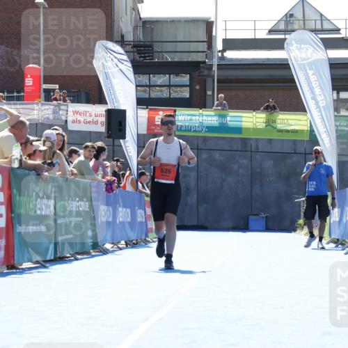 09.08.2026 - GEWOBA Citytriathlon Bremen Yannick Fuchs http://msf.ph/oto/9935129 09.08.2026 14:47:05 Ziel 626 meine-sportfotos.de