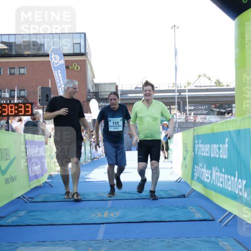 09.08.2026 - GEWOBA Citytriathlon Bremen Yannick Fuchs http://msf.ph/oto/9935217 09.08.2026 11:38:37 Ziel 115, 476 meine-sportfotos.de